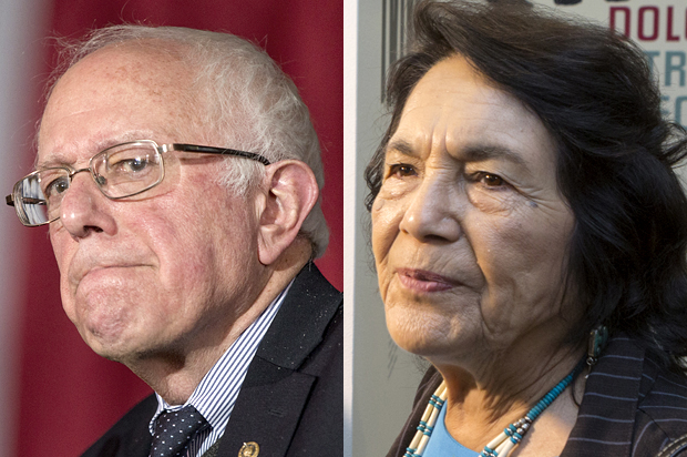 Bernie Sanders, Dolores Huerta (AP/Andrew Harnik/Damian Dovarganes)