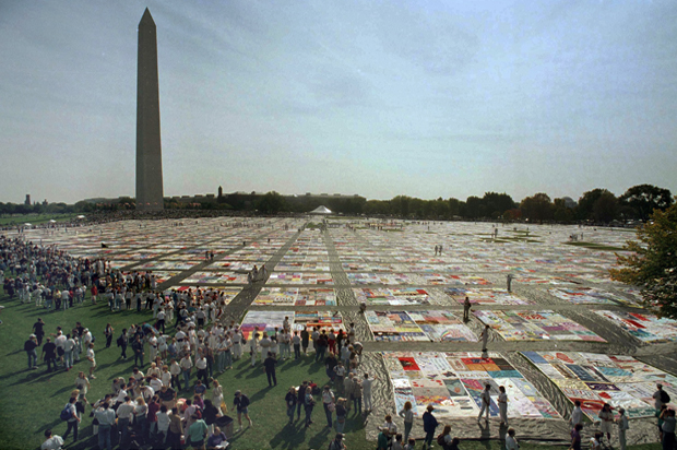 The 21,000 panel Names Project AIDS Memorial Quilt in Washington, Oct. 10, 1992. (AP/Shayna Brennan)