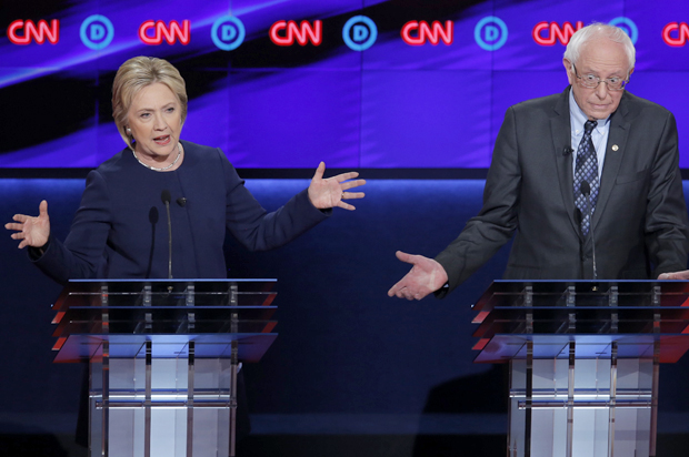 Hillary Clinton and Bernie Sanders at the Democratic U.S. presidential candidates' debate in Flint, Michigan, March 6, 2016. (Reuters/Jim Young)