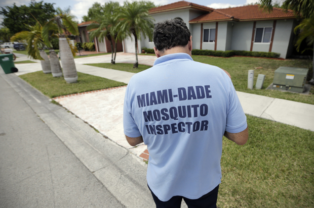 An inspector with the Miami Dade County mosquito control unit, April 12, 2016, in Miami,  Fla. (AP/Lynne Sladky)