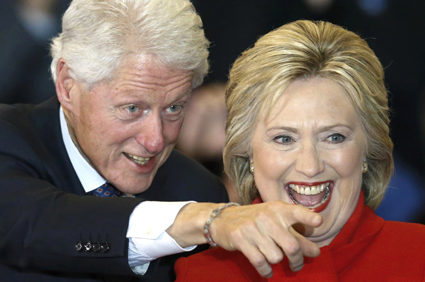 Bill Clinton, Hillary Clinton (Reuters/Adrees Latif)