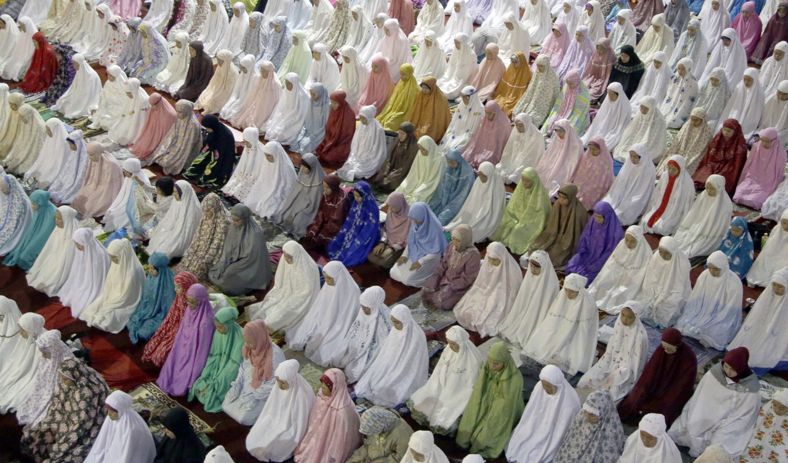 Muslim women perform an evening prayer called 'tarawih' marking the first eve of the holy fasting month of Ramadan, at Istiqlal Mosque in Jakarta, Indonesia, Sunday, June 5, 2016. During Ramadan, the holiest month in Islamic calendar, Muslims refrain from eating, drinking, smoking and sex from dawn to dusk. (AP Photo/Tatan Syuflana) (AP Photo/Tatan Syuflana))