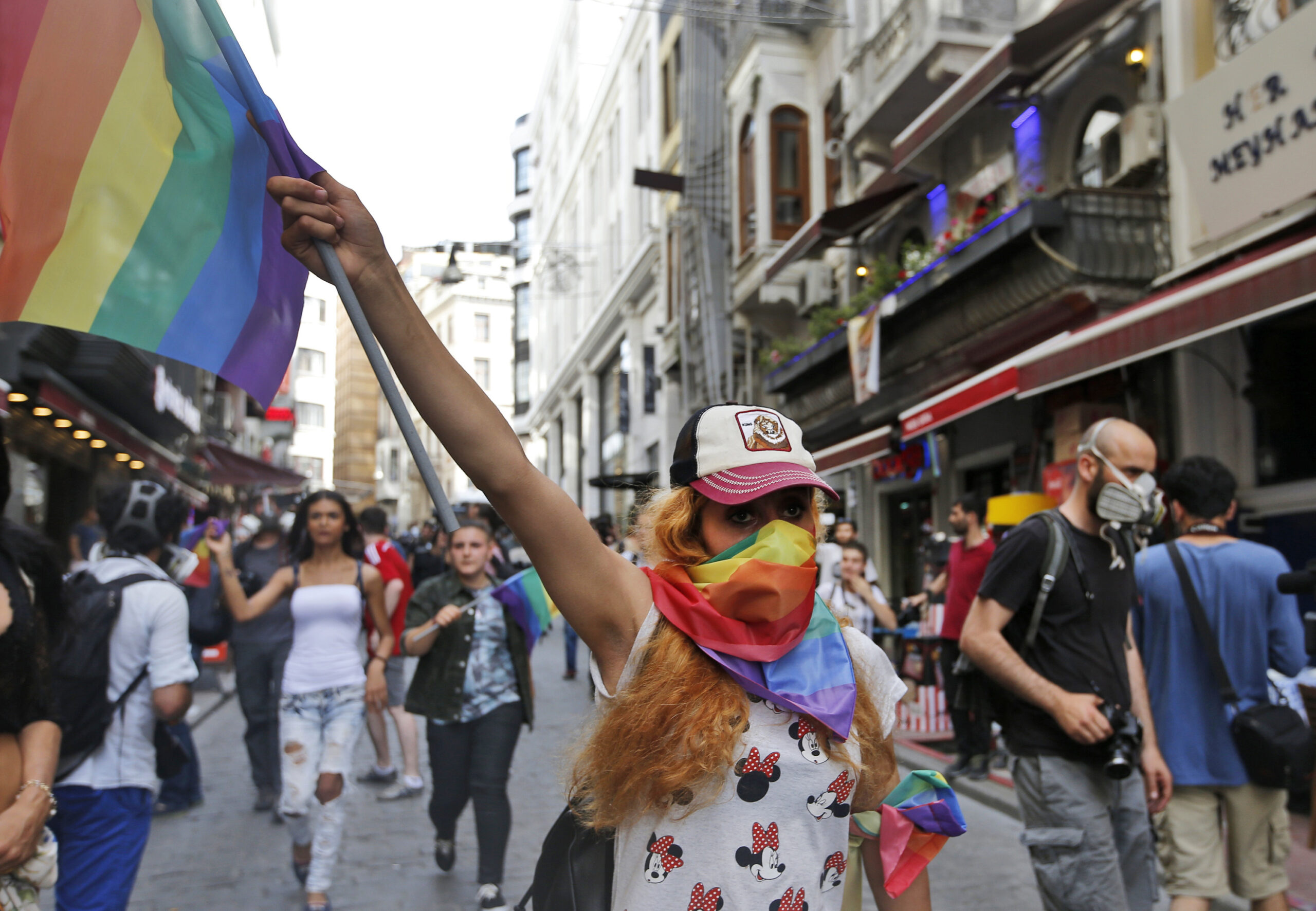 People protests against the ban on a gay pride march, off Istiklal Avenue, central Istanbul's main shopping road, Sunday, June 19, 2016. Turkish police fired tear gas and rubber bullets to disperse demonstrators who gathered for a gay pride rally in Istanbul despite a government ban. stanbul's governor had banned gay, lesbian and transgender individuals from holding two annual parades this year citing security concerns. (AP Photo/ Emrah Gurel) (AP)
