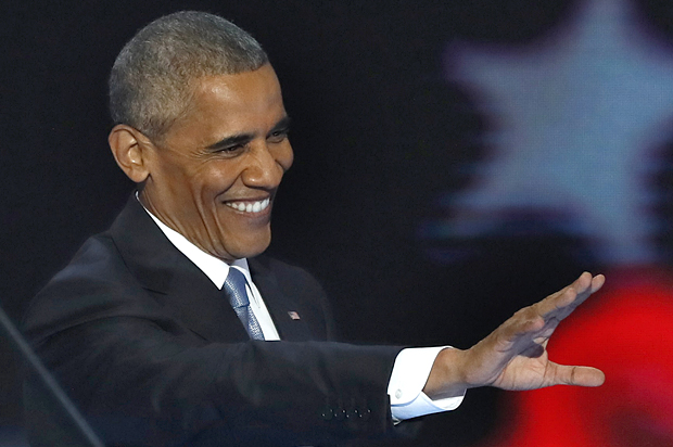 Barack Obama takes the stage at the Democratic National Convention in Philadelphia, July 27, 2016. (Reuters/Mike Segar)