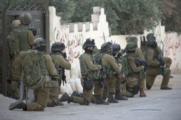Israeli troops deploy during an army operation at West Bank village of Salem, May 30, 2016. (AP/Majdi Mohammed)