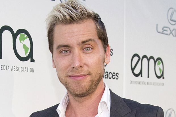 Lance Bass (Reuters/Mario Anzuoni)