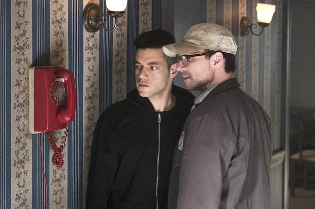Rami Malek and Christian Slater as "Mr. Robot" (USA/Peter Kramer)