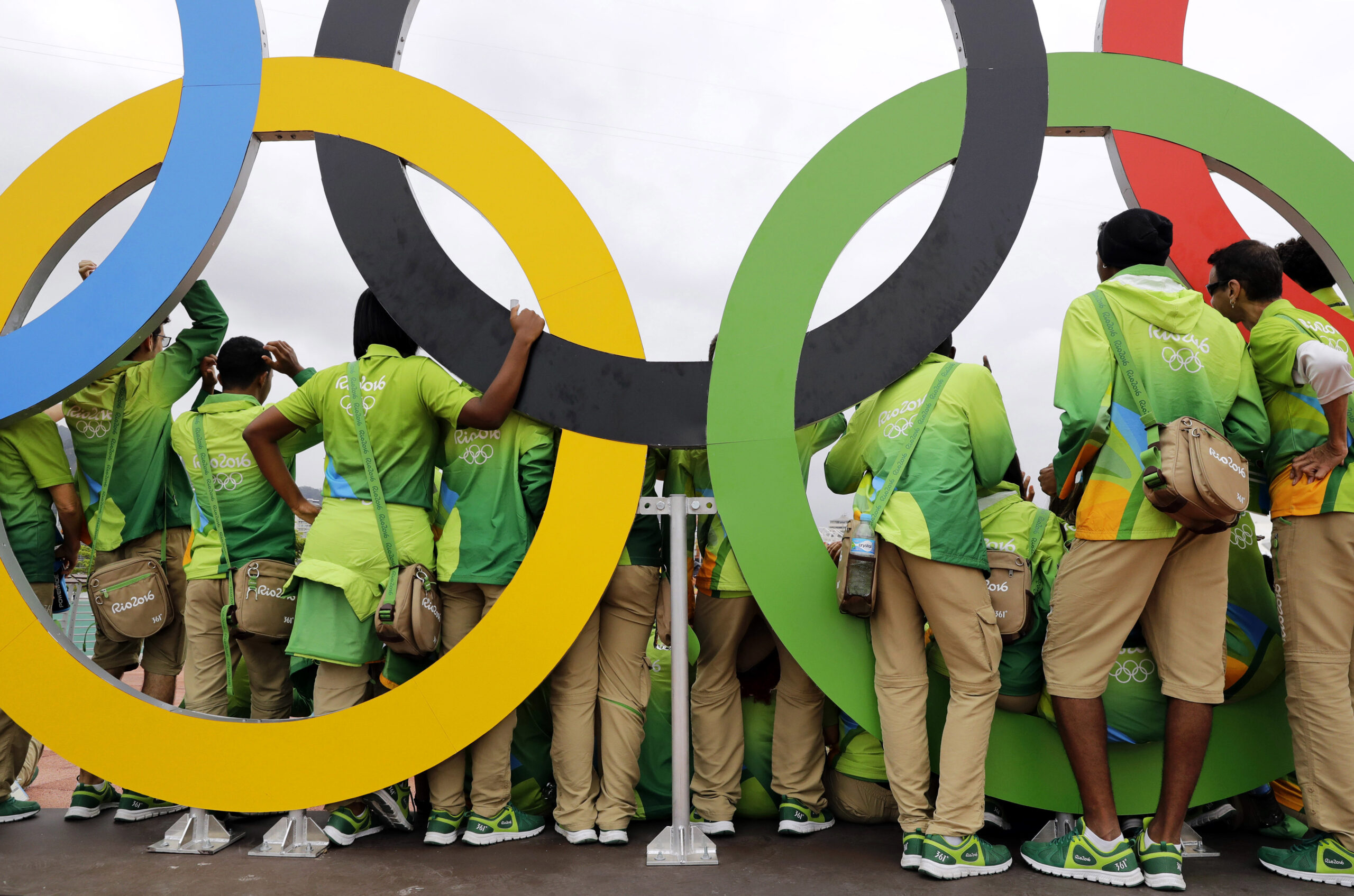 Volunteers pose for a photograph with a set of Olympic Rings inside Olympic Park in Rio de Janeiro, Brazil, Friday, July 29, 2016. (AP Photo/Patrick Semansky) (AP)