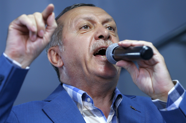 Turkish President Tayyip Erdogan delivers a speech to his supporters in Istanbul, Turkey, July 16, 2016.    REUTERS/Murad Sezer - RTSIBDO (Reuters/Murad Sezer)