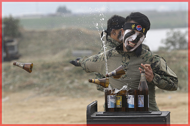 A South Korean army special forces soldier breaks bottles with his hand during the Naktong River Battle re-enactment in Waegwan, South Korea, Thursday, Sept. 22, 2016. South Korean Defense Ministry reenacted one of the important battles as part of commemoration events for the 66th anniversary of the Korean War. (AP Photo/Ahn Young-joon) (AP)