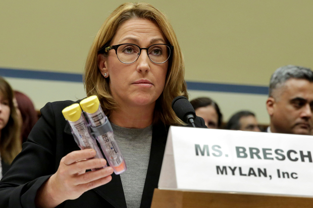 Mylan NL CEO Heather Bresch holds EpiPens during a House Oversight and Government Reform Committee hearing on the Rising Price of EpiPens at the Capitol, September 21, 2016. (Reuters/Yuri Gripas)