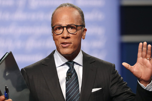 Lester Holt speaks to the audience before the start of the presidential debate in Hempstead, New York, September 26, 2016. (Reuters/Mike Segar)