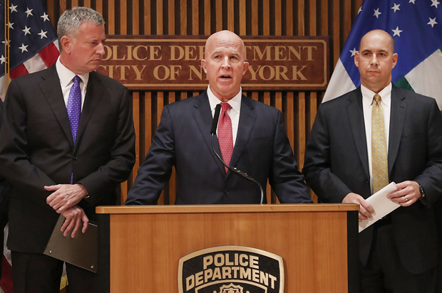 Bill de Blasio and James O'Neill at a news conference on September 19, 2016 in New York City. (Getty Images/Spencer Platt)
