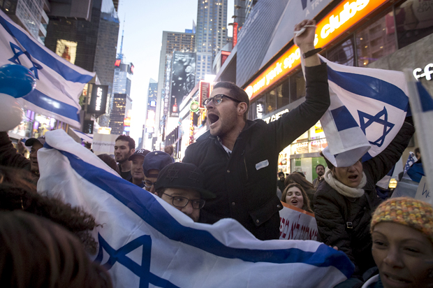 Pro-Israel demonstrators in Times Square,October 18, 2015. (Reuters/Carlo Allegri)