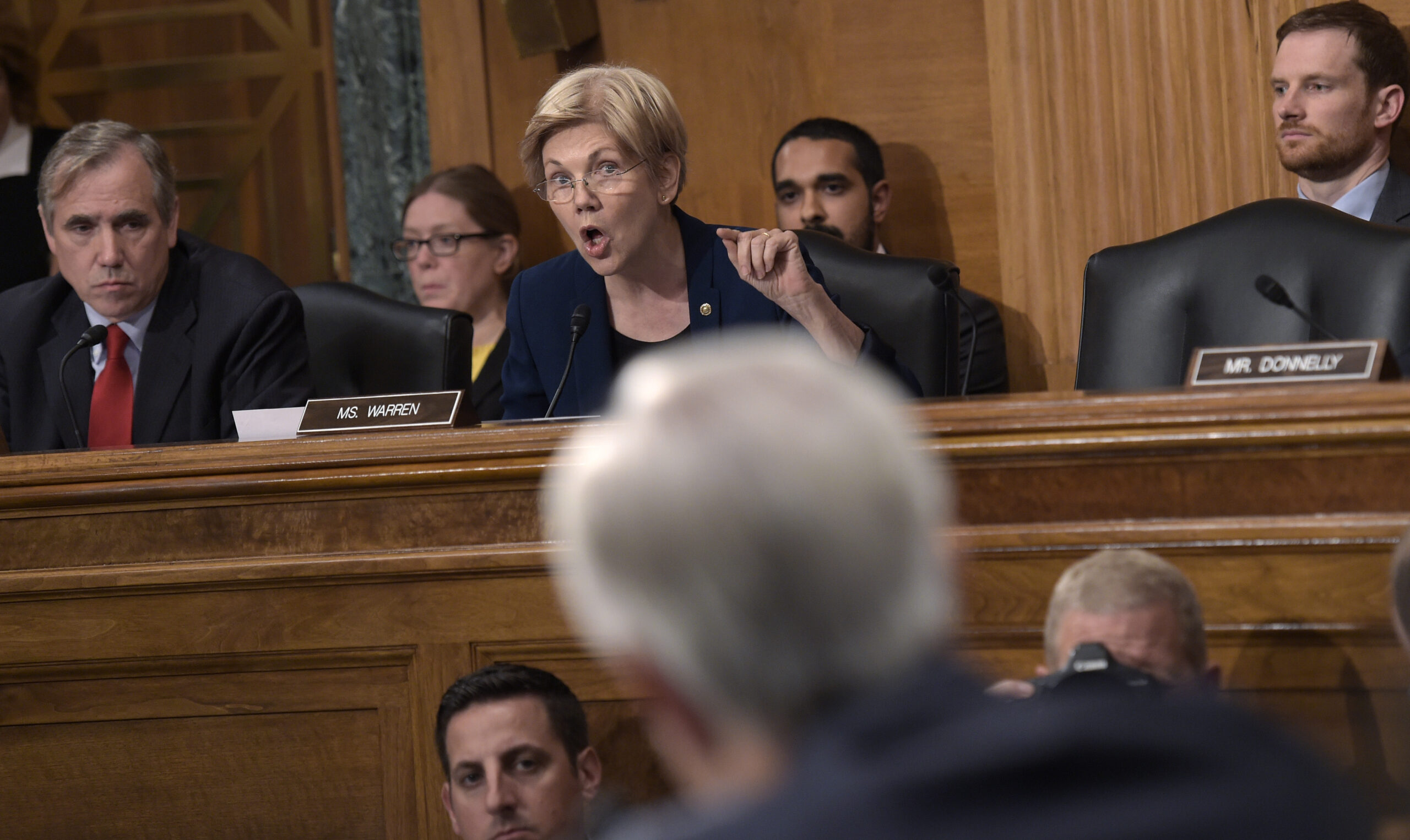 Senate Banking Committee member Sen. Elizabeth Warren questions Wells Fargo Chief Executive Officer John Stumpf, on Capitol Hill in Washington, Tuesday, Sept. 20, 2016, during the committee's hearing. (AP)