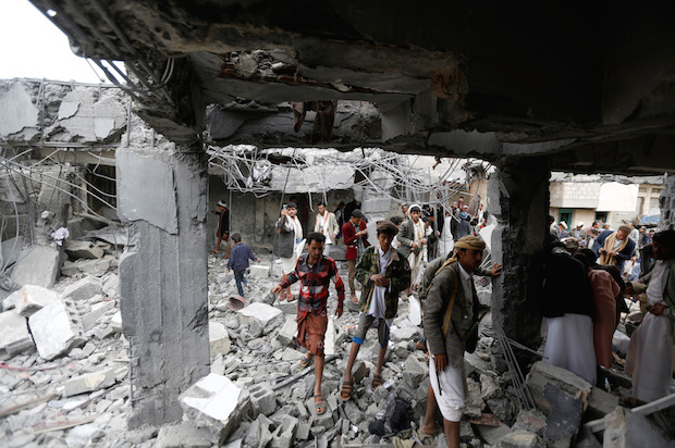 Yemenis gather at a building destroyed by Saudi-led air strikes in the northwestern city of Amran, Yemen on Sept. 8, 2016 (Reuters/Khaled Abdullah)
