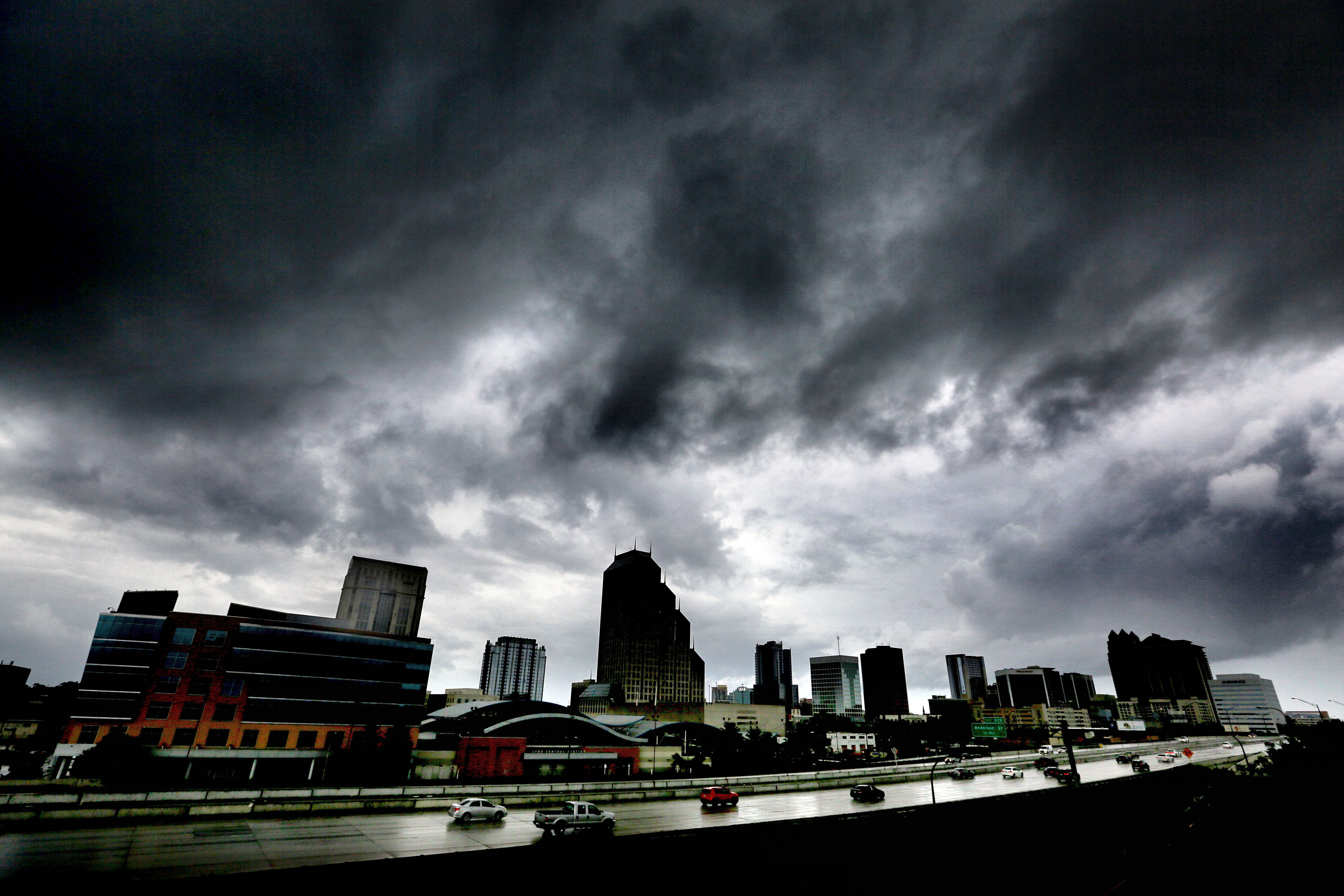 The first outer bands of rain from Hurricane Matthew pass over downtown Orlando, Fla., Thursday evening, Oct. 6, 2016. (AP)