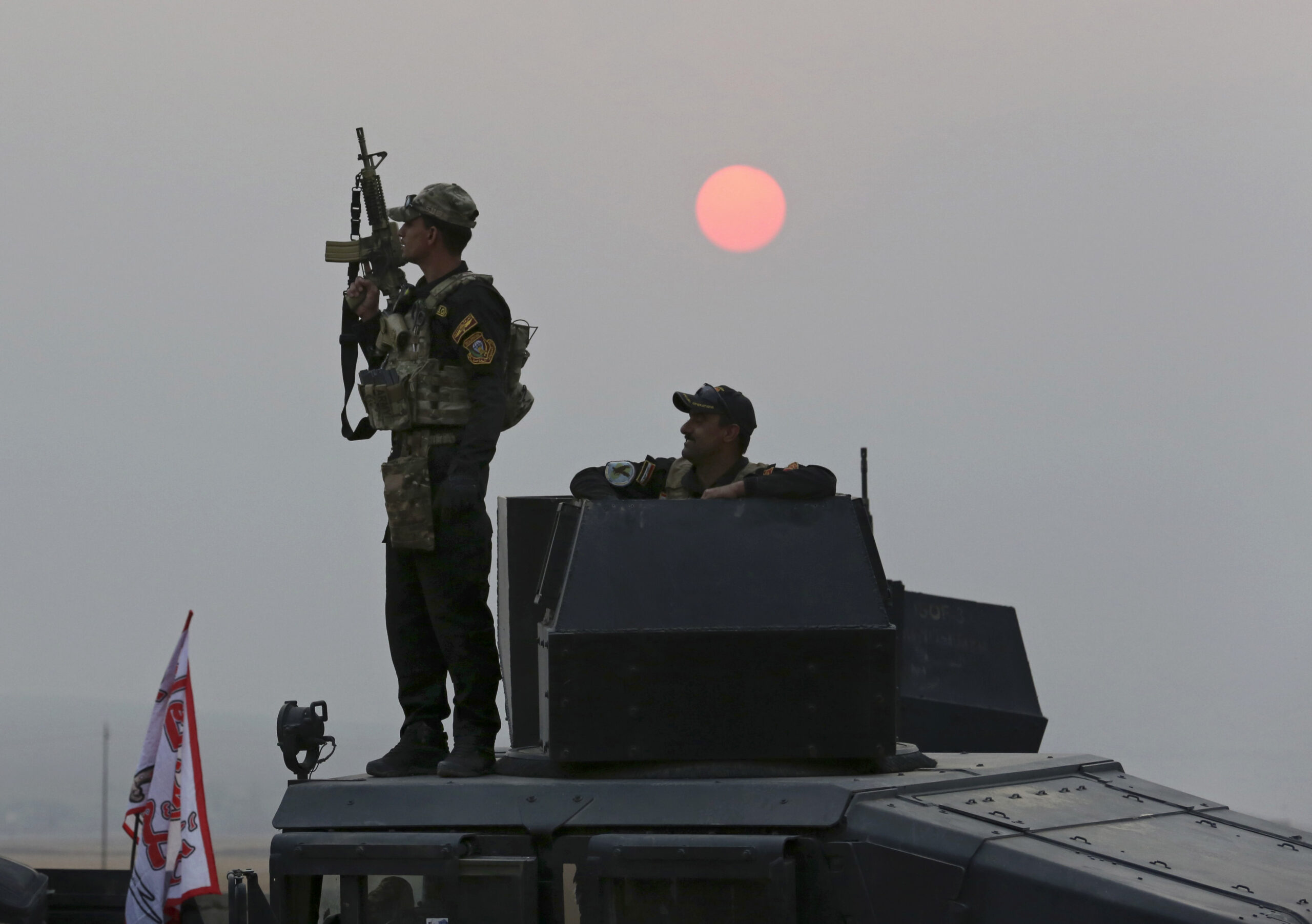 Iraq's elite counterterrorism forces advance toward Islamic State positions as fighting to retake the extremist-held city of Mosul enters its second week, in the village of Tob Zawa, outside Mosul, Monday, Oct. 24, 2016. A convoy of special forces advanced toward the village of Tob Zawa, Monday, encountering roadside bombs and trading heavy fire with the militants.(AP Photo/Khalid Mohammed) (AP)