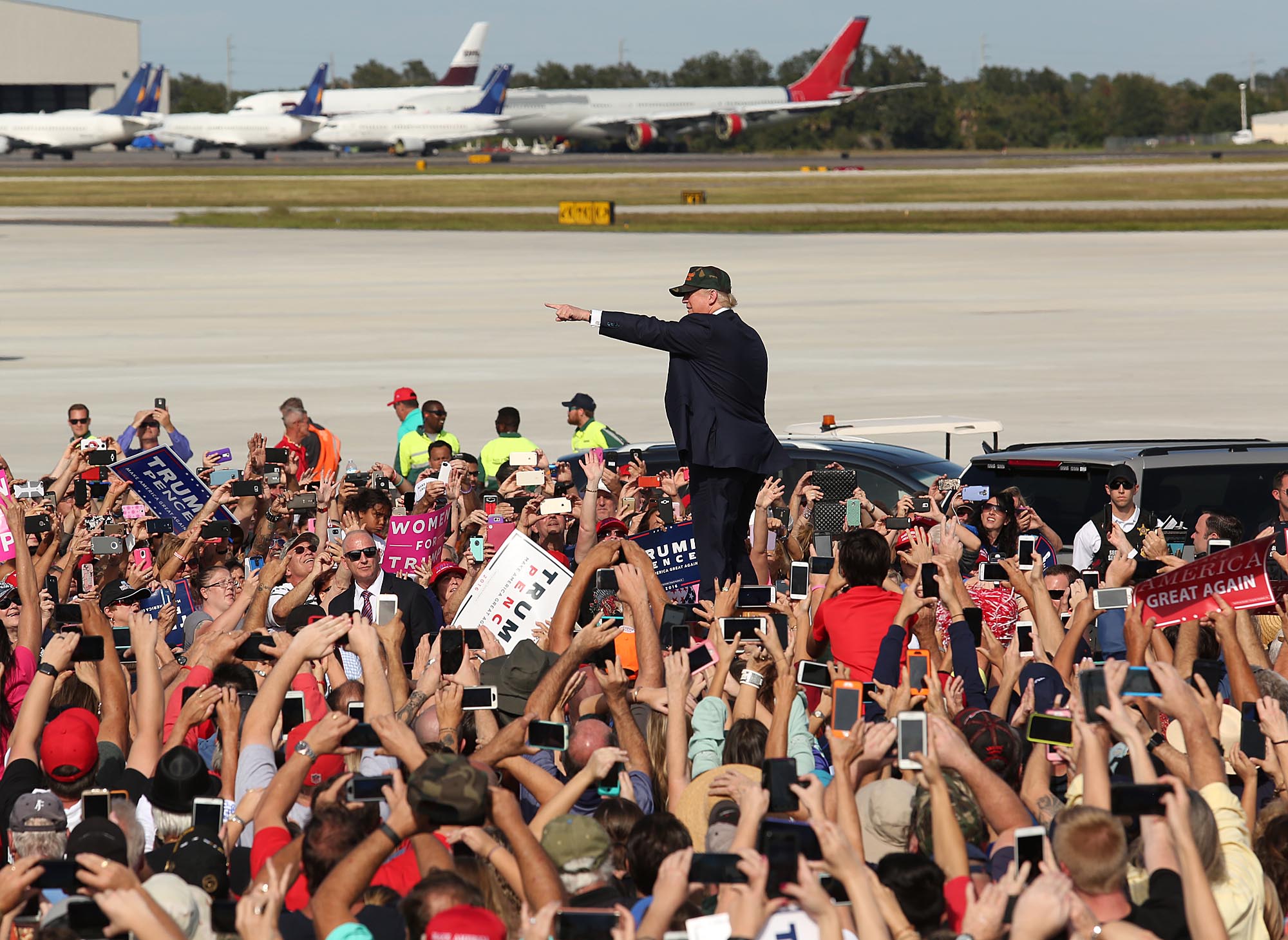 Donald Trump waves to cheering supporters at a Trump rally at Sanford Orlando International Airport in Sanford, Fla.,Tuesday, Oct. 25, 2016. (AP)