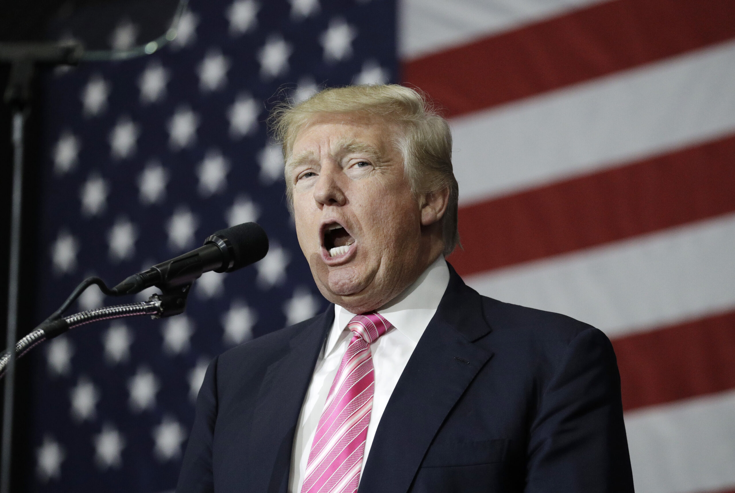 Republican presidential candidate Donald Trump speaks at a rally, Saturday, Oct. 1, 2016, in Manheim, Pa. (AP Photo/John Locher) (AP)