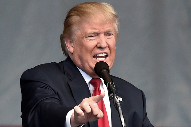 U.S. Republican presidential nominee Donald Trump speaks at a campaign rally in Henderson, Nevada, October 5, 2016. (Reuters/David Becker)