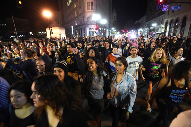 Protesters against president-elect Donald Trump march peacefully through Oakland, California, U.S., November 9, 2016. (Reuters/Noah Berger)