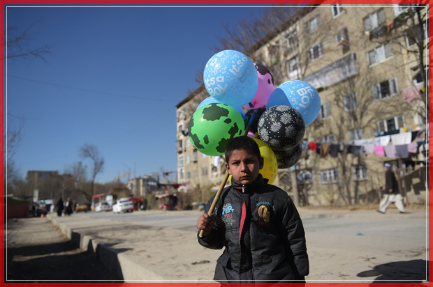 TOPSHOT - An Afghan child who works as a balloon vendor waits for customers in Kabul on December 6, 2016. / AFP / SHAH MARAI        (Photo credit should read SHAH MARAI/AFP/Getty Images) (Afp/getty Images)