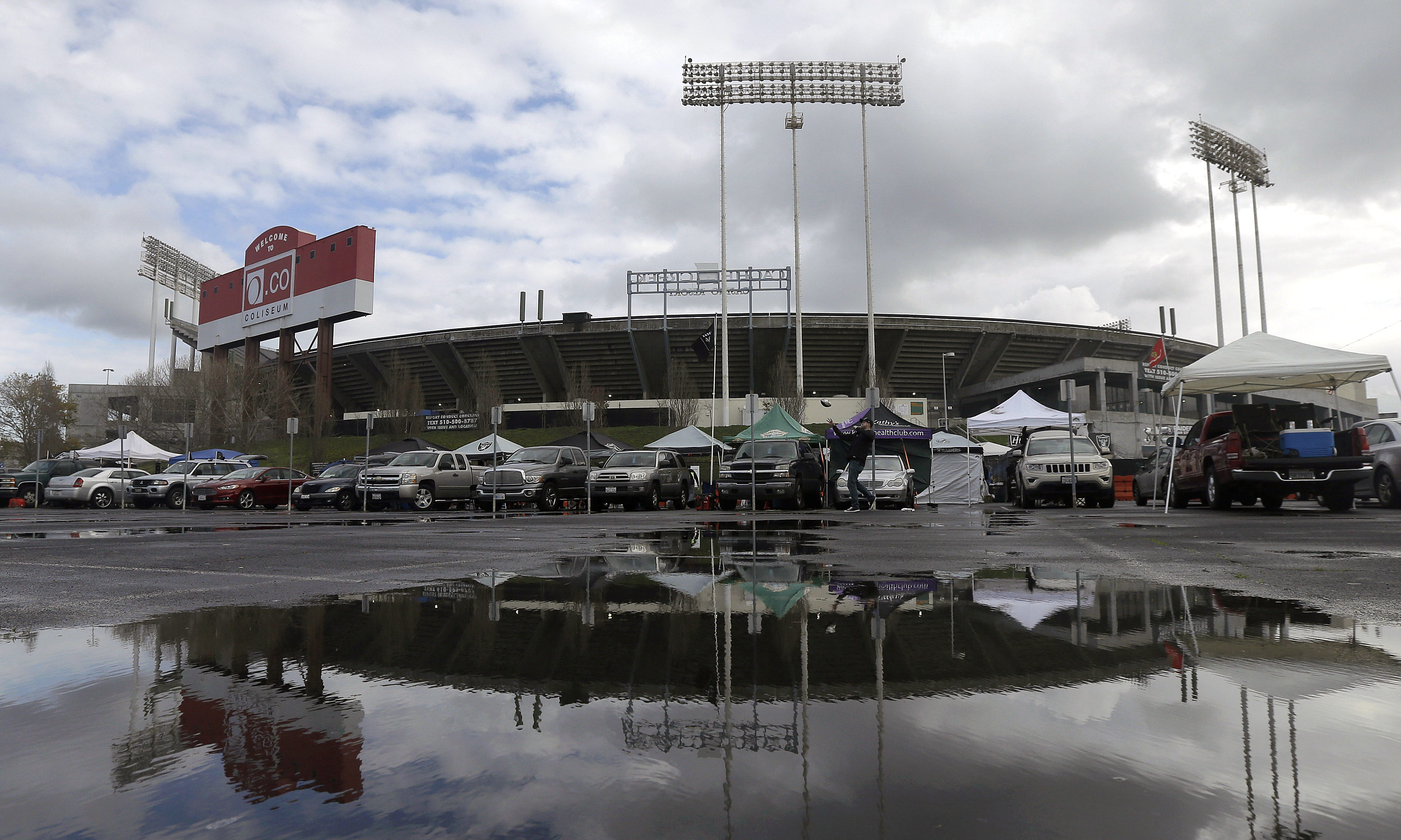 O.co Coliseum (AP Photo/Jeff Chiu)