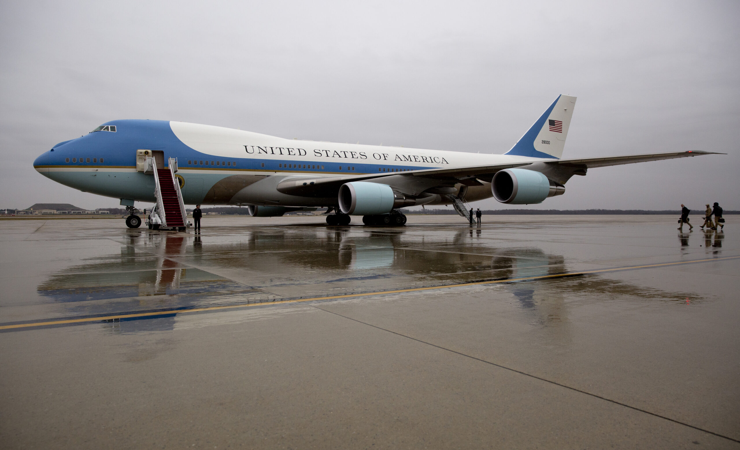 Air Force One is seen on the tarmac at Andrews Air Force Base, Md., Tuesday, Dec. 6, 2016, before President Barack Obama boards en route to MacDill Air Force Base in Tampa, Fla. (AP)