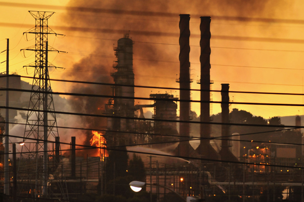 A fire at the Chevron oil refinery in in Richmond, California August 6, 2012. (Reuters/Josh Edelson)