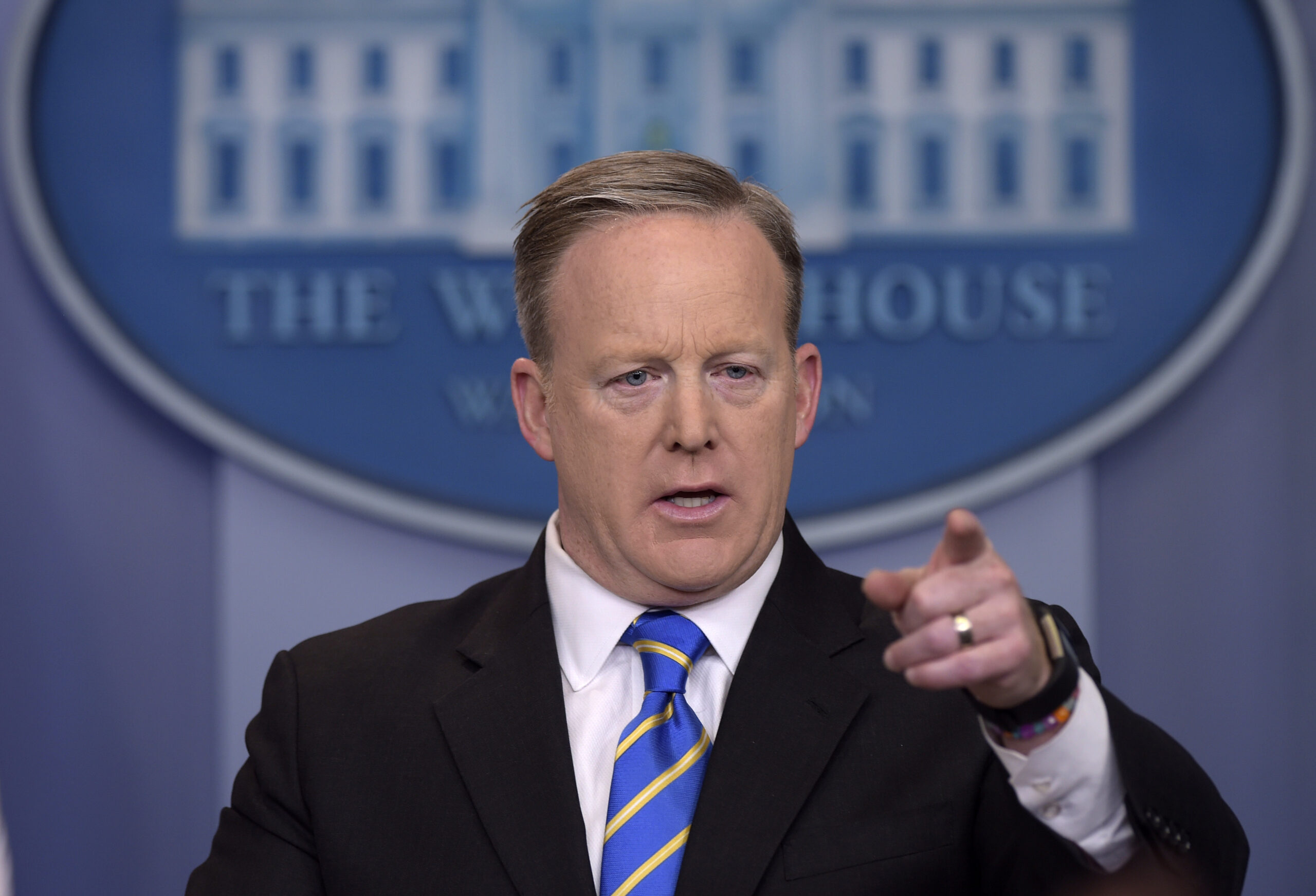 White House press secretary Sean Spicer calls on a reporter during the daily briefing at the White House in Washington, Tuesday, Jan. 24, 2017. Spicer answered questions about the Dakota Pipeline, infrastructure, jobs and other topics. (AP Photo/Susan Walsh)