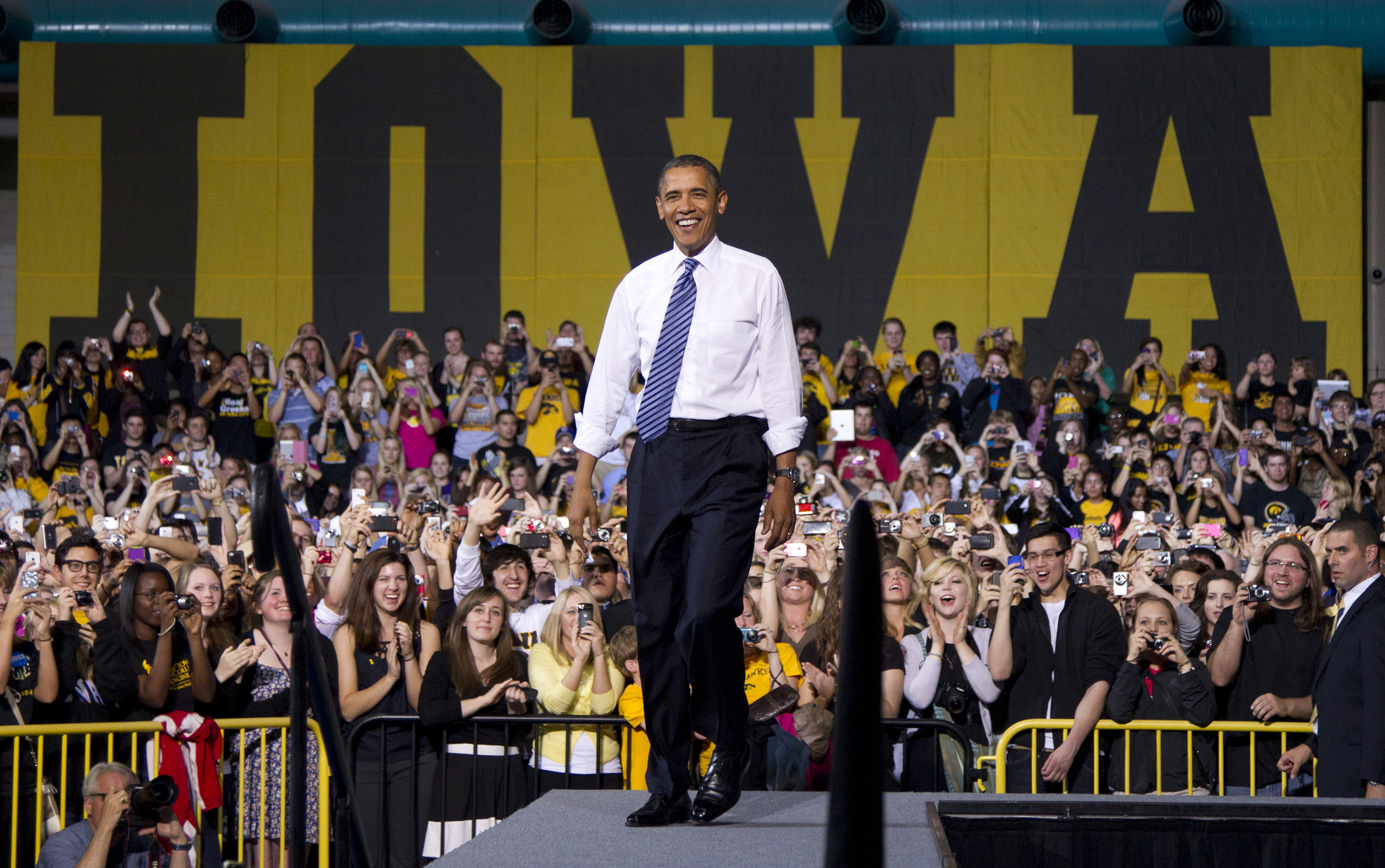 President Barack Obama arrives to speak at the University of Iowa, Wednesday, April 25, 2012, in Iowa City, Iowa. (AP Photo/Carolyn Kaster)