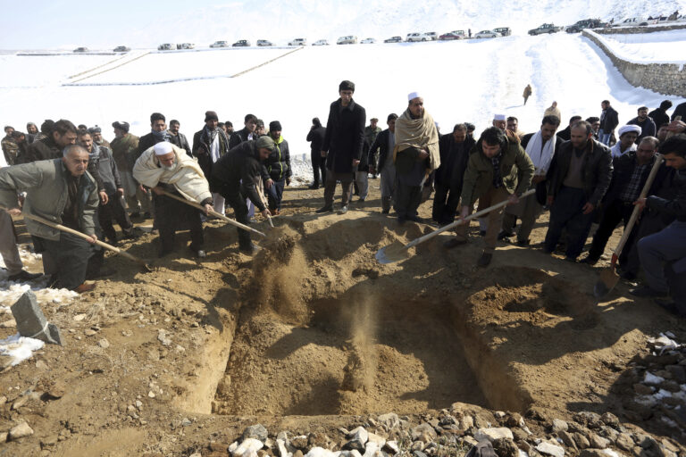 Men bury a victim of a suicide attack on the Supreme Court in Kabul, Afghanistan, Wednesday, Feb. 8, 2017. (AP)