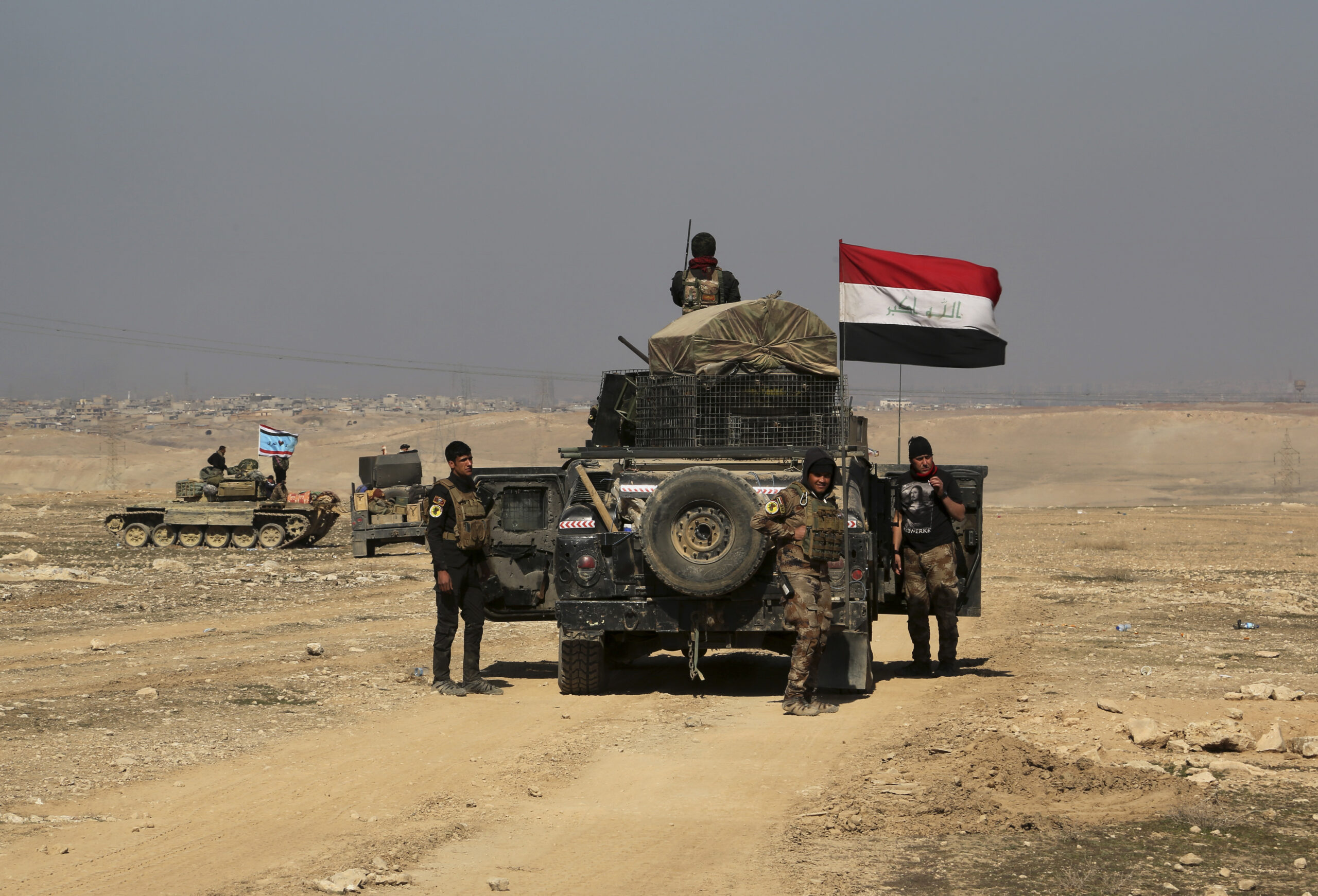 Iraqi special forces advance towards the western side of Mosul, Iraq, Thursday, Feb. 23, 2017. The advance comes as part of a major assault that started five days earlier to drive Islamic State militants from the western half of Mosul, Iraq's second-largest city. (AP Photo/ Khalid Mohammed) (AP)