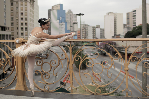 A still from "Looking at the Stars" (Alexandre Peralta)