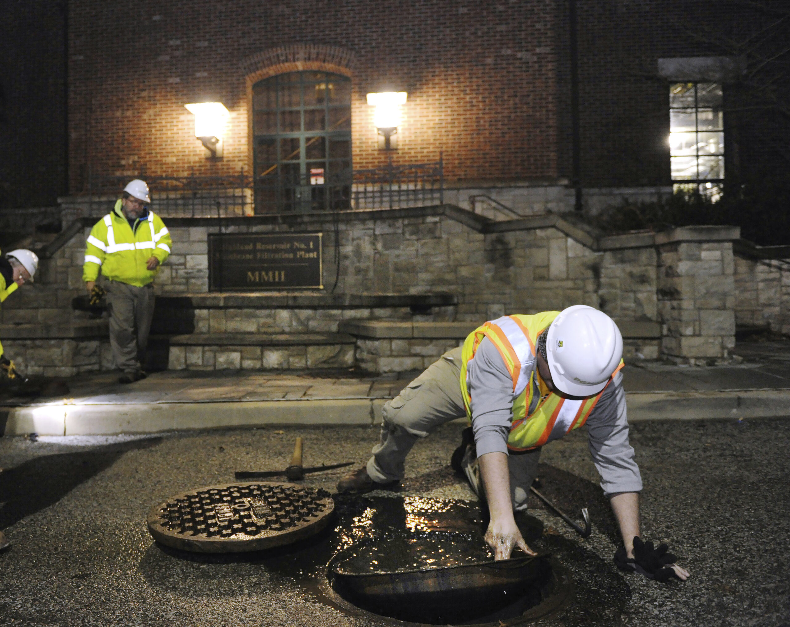 Pittsburgh Water and Sewer Authority workers try to reach valves that control the flow of water in and out of Highland Park Reservoir No. 1 outside the membrane filtration plant in Highland Park neighborhood of Pittsburgh on Tuesday, Jan. 31, 2017. Tests by the state Department of Environmental Protection showed low levels of chlorine in water at a facility that draws water from the city’s Highland Park reservoirs. (Rebecca Droke/Pittsburgh Post-Gazette via AP)