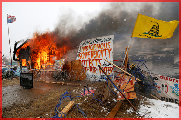 A structure burns after being set alight by protesters preparing to evacuate the main opposition camp against the Dakota Access oil pipeline near Cannon Ball, North Dakota, U.S., February 22, 2017. REUTERS/Terray Sylvester     TPX IMAGES OF THE DAY - RTSZW7D (Reuters)