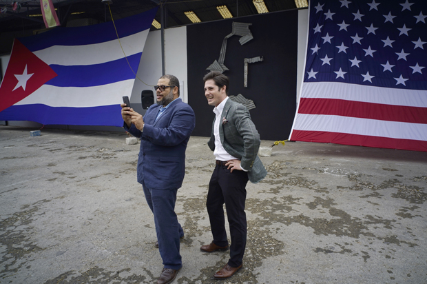 Google's head of Cuba operations, Brett Perlmutter, and Alexis Leiva Machado, a Cuban sculptor, take a selfie at the entrance of a new Google technology center in Havana, Cuba, March 21, 2016. (AP/Ramon Espinosa)