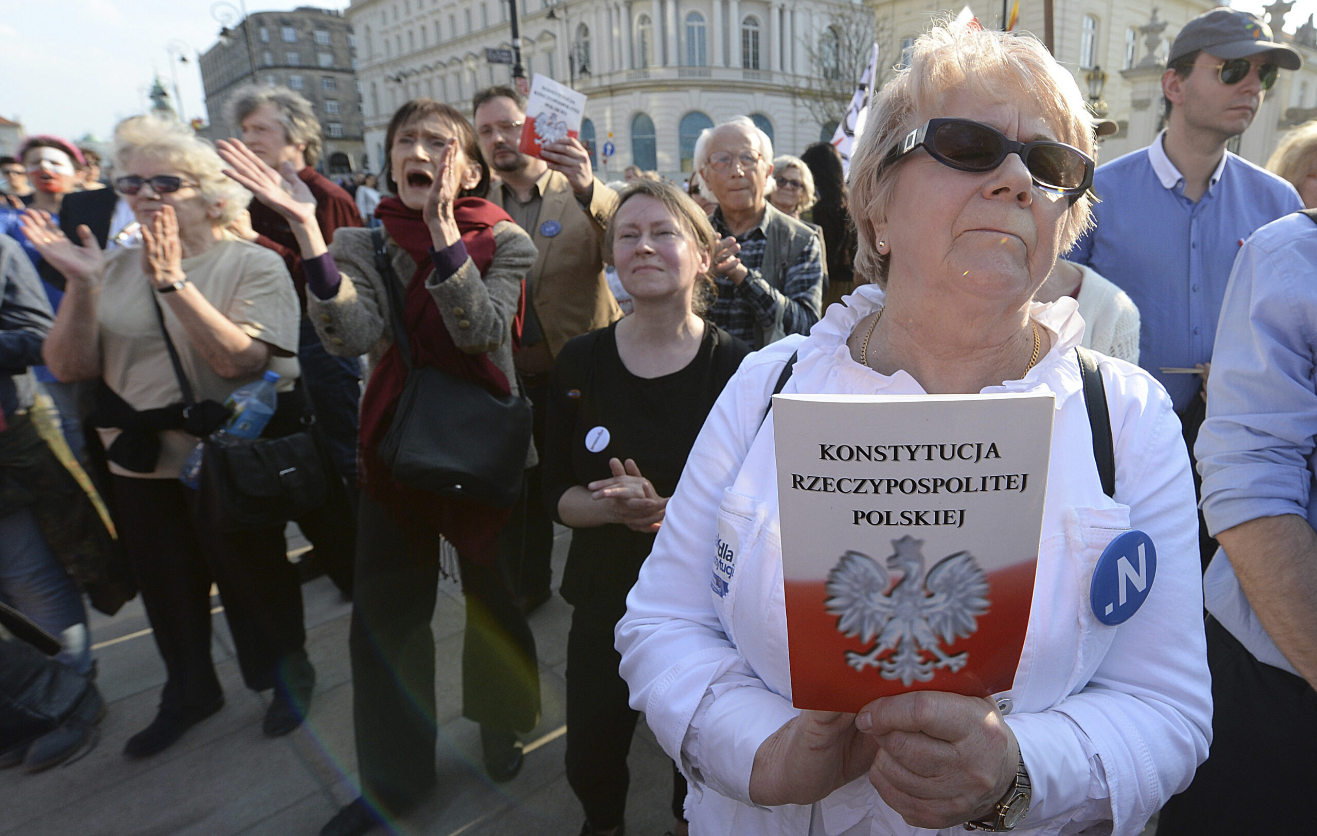 People demonstrate on the 20th anniversary of Poland's constitution in front of the presidential palace in Warsaw, Poland, on Sunday, April 2, 2017. The protest comes at a time that they and other poles fear the constitutional order in Poland is threatened by the country's populist government.(AP Photo/Czarek Sokolowski) (AP)