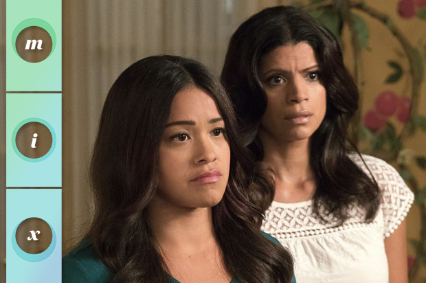Gina Rodriguez and Andrea Navedo in "Jane the Virgin" (The CW)