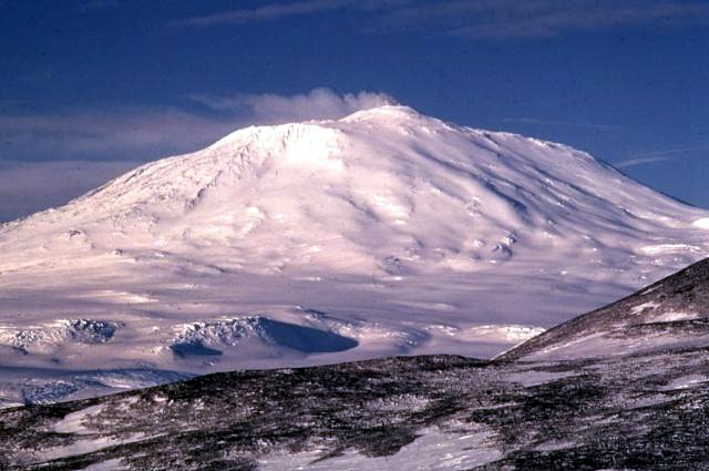 (Richard Waitt, U.S. Geological Survey (U.S. Geological Survey (USGS)) [Public domain], via Wikimedia Commons)