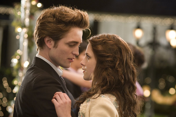 Robert Pattinson and Kristen Stewart in "Twilight" (Summit Entertainment)
