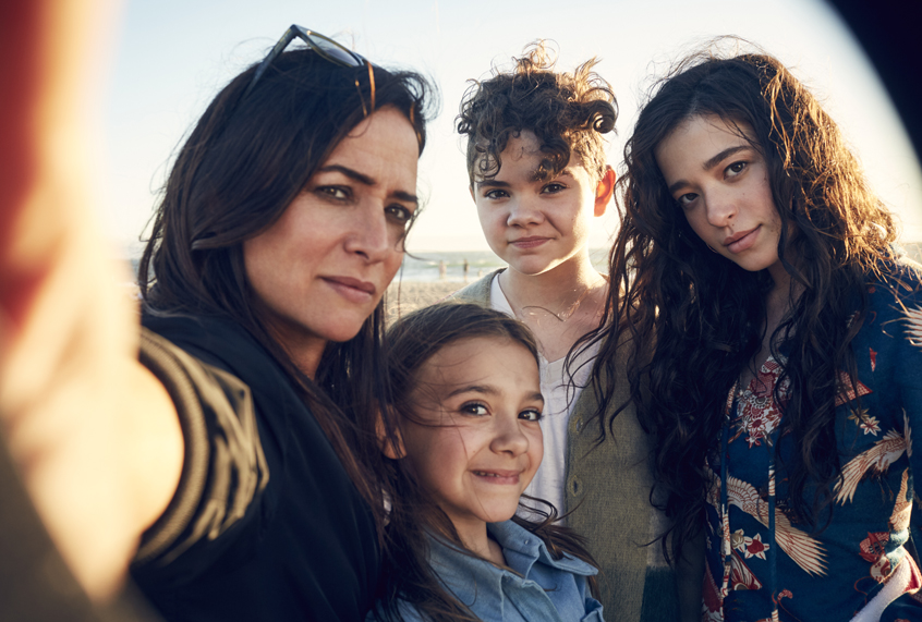 Pamela Adlon, Olivia Edward  Duke,  Hannah Alligood, Mikey Madison in "Better Things" (FX/Pamela Littky)