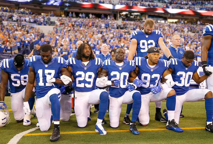Members of the Indianapolis Colts kneel during the National Anthem, September 24, 2017 (Getty/Michael Reaves)
