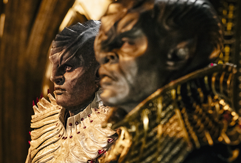 Mary Chieffo and Chris Obi in "Star Trek: Discovery" (CBS/Jan Thijs)