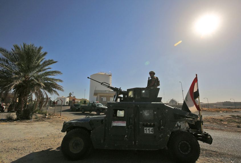 A member of the Iraqi government forces stands guard in a humvee turret while guarding the Bai Hassan oil field, west of Kirkuk, October 19, 2017. (Getty/Ahmad Al-Rubaye)
