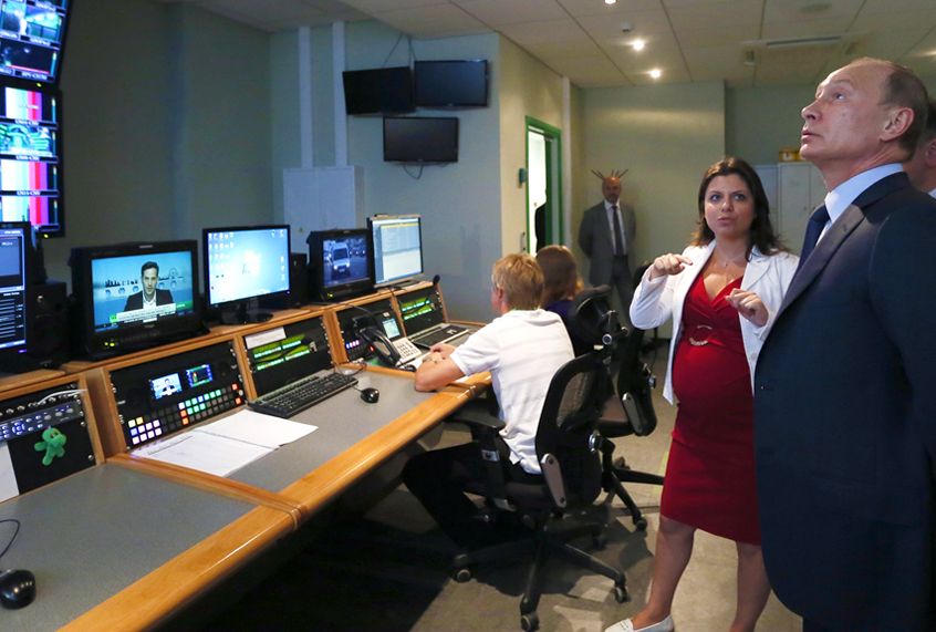 Vladimir Putin visits the headquarters of the "Russia Today" (AP/Yuri Kochetkov)