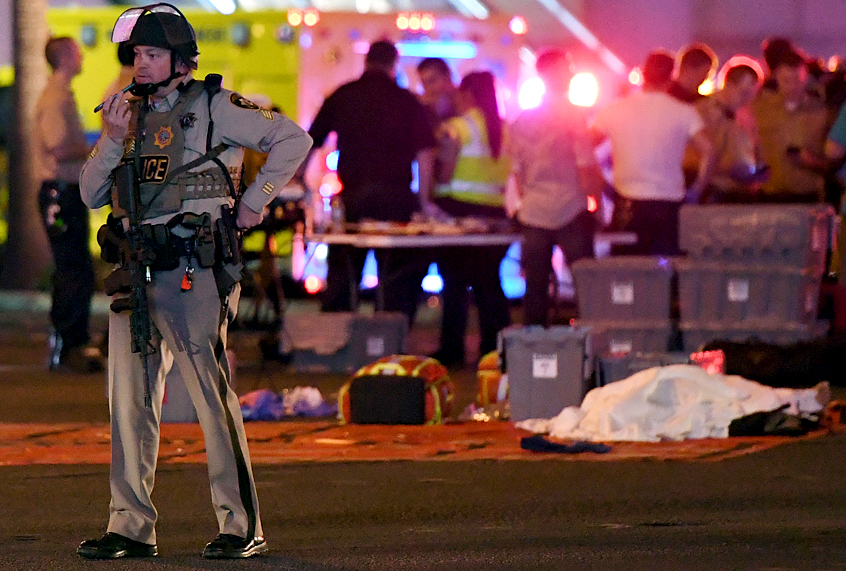 A Las Vegas Metropolitan Police officer stands after a mass shooting at a country music festival on October 2, 2017. (Getty/Ethan Miller)