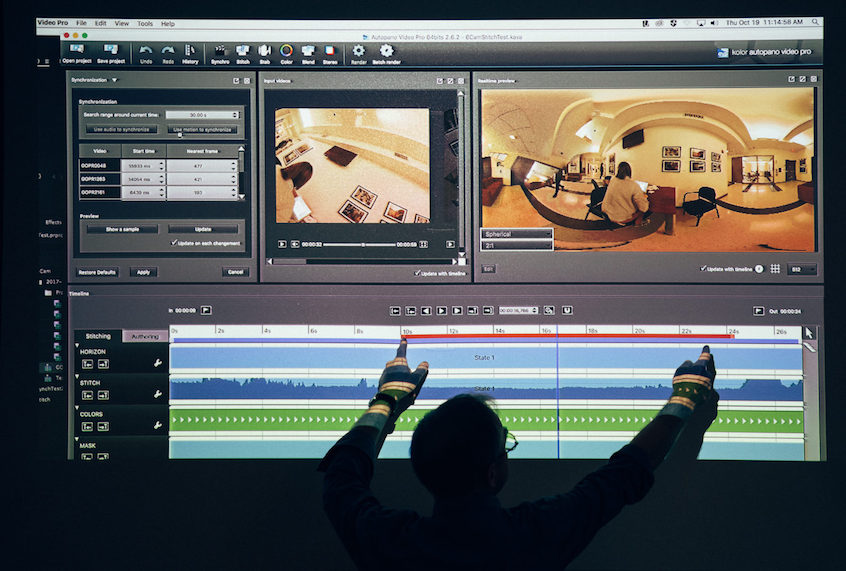 Professor Bob Sacha demonstrates editing software during a virtual reality class at the CUNY School of Journalism. (Vincent Tullo/Narratively)