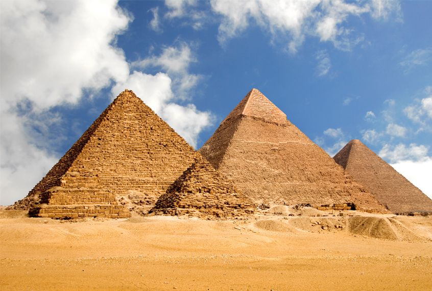 Giza Pyramids (Getty/karimhesham)